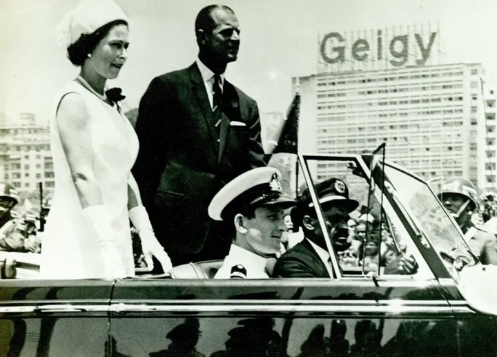 A eterna rainha Elizabeth II também esteve no Copacabana Palace durante sua única visita oficial ao Brasil, em 1968. Reprodução: Flipar