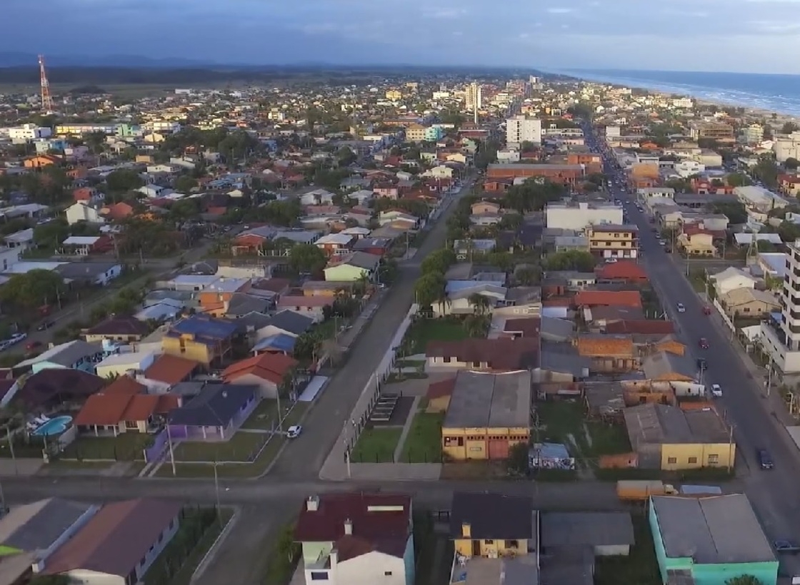 Só no litoral norte do Rio Grande do Sul, sete das 18 cidades possuem essa característica. Arroio do Sal se destaca por ter uma média de 1,7 casa por pessoa.
 Reprodução: Flipar