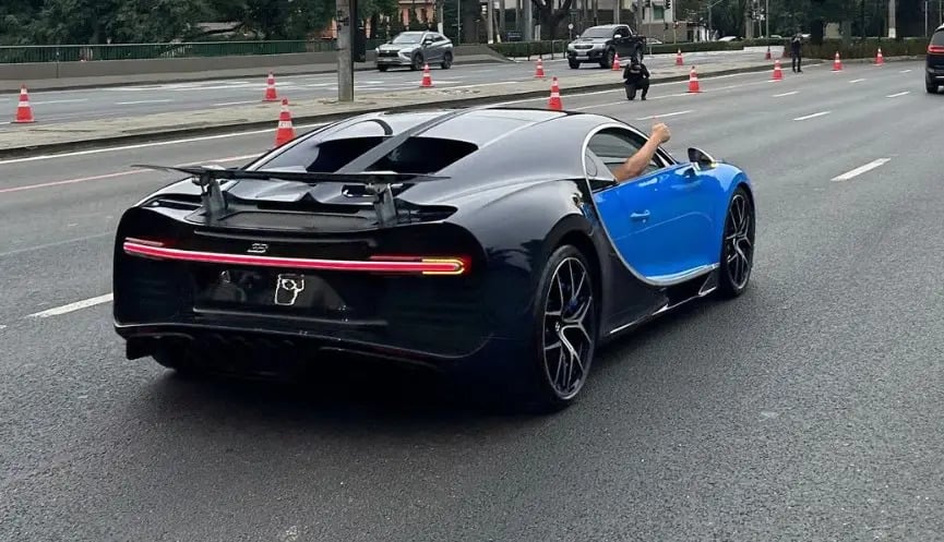 Bugatti Chiron circulando por São Paulo Reprodução/@exoticsbrazil
