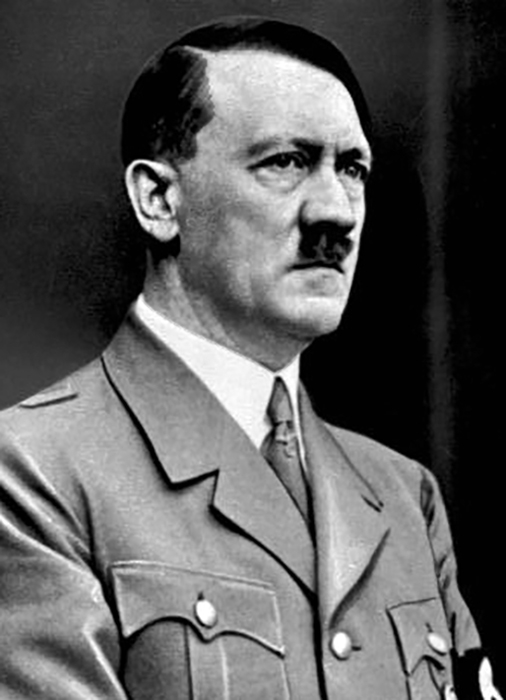 No seu plano de extermínio em massa, o ditador Adolf Hitler tinha, como cúmplices, auxiliares que ajudaram na fundação do Partido Nazista, membros desse partido, militares e outros profissionais que participaram da captura e da manutenção de vítimas em campos de concentração.