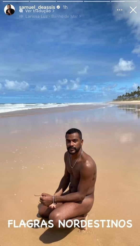 Galã da Globo, Samuel de Assis aparece nu em praia
