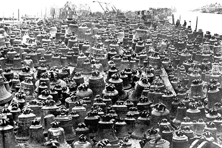 Alguns sinos de guerra também eram derretidos para  que fossem usados na fabricação de novas armas durante o período dos conflitos.
 Reprodução: Flipar