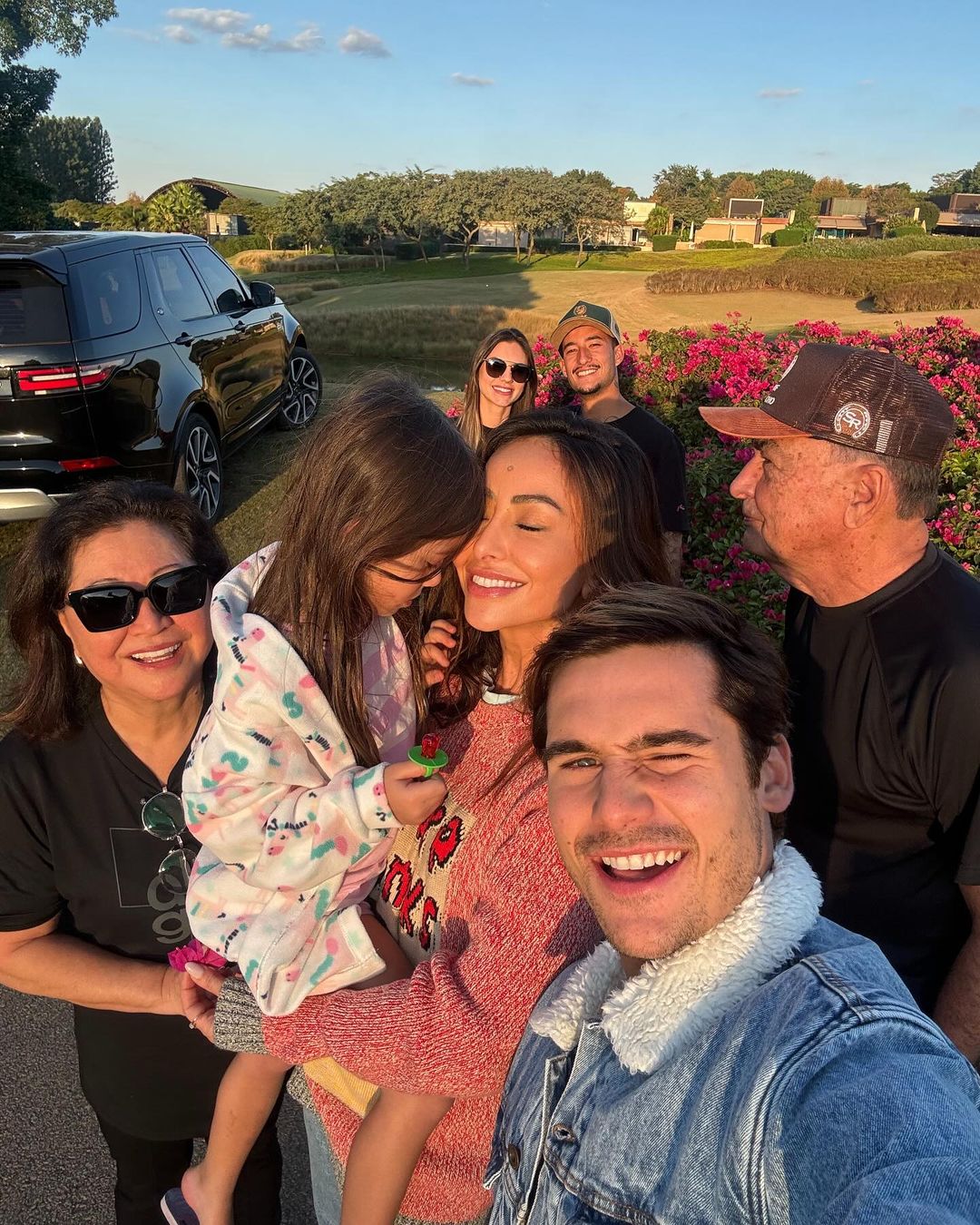 Sabrina Sato com a filha, Zoe, e o namorado, Nicolas Prattes Reprodução/Instagram