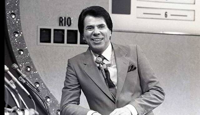 Silvio Santos apresentando o "Hit Parade", em 1958 Reprodução