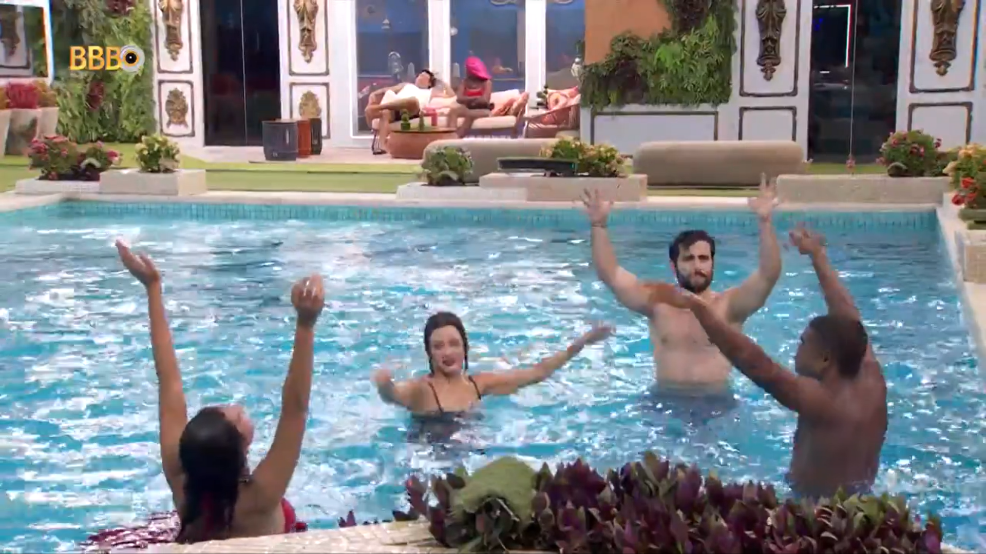 Alane, Beatriz, Davi e Matteus se empolgaram na piscina em madrugada no 'BBB 24' Reprodução/Globo - 18.03.2024