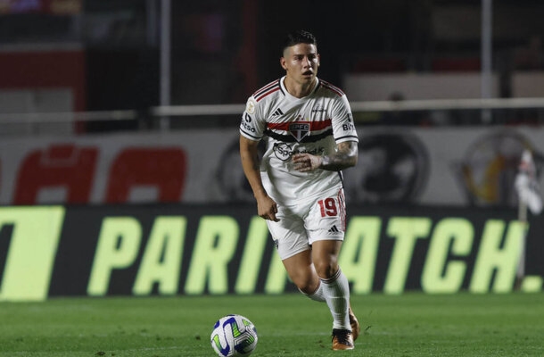 JAMES RODRÍGUEZ  - Apático. Uma cobrança de falta e muito toquinho para o lado. Em nada lembrou o jogador que comeu a bola na rodada passada. NOTA 4,5. FOTO:  Rubens Chiri/Saopaulofc.net