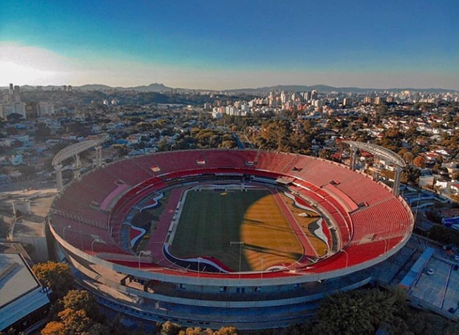 Morumbi - Terceiro maior estádio do Brasil.  Foi projetado para 150 mil espectadores, mas, com reformas e instalação de camarotes, sua capacidade caiu para 72.039. É o estádio que sedia os jogos do São Paulo, o Tricolor Paulista. Reprodução: Flipar