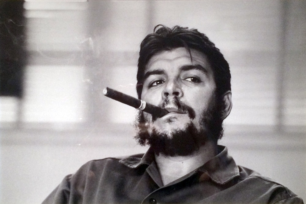 Che Guevara (1928 a 1967) - O líder cubano tinha o paladar bem simples e gostava mesmo de um bom café amargo e pudim de leite. Reprodução: Flipar