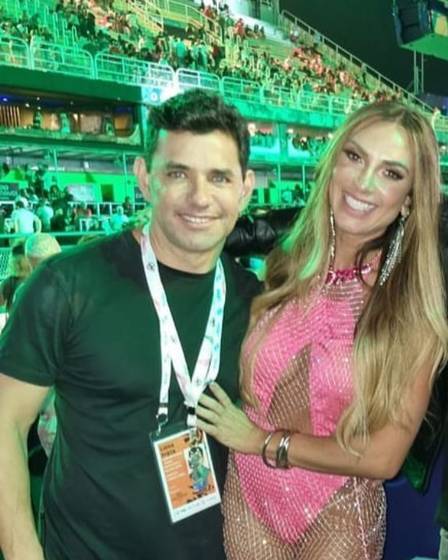 Nicole Bahls com o namorado, Marcelo Viana, na Sapucaí. Foto: Reprodução/Instagram