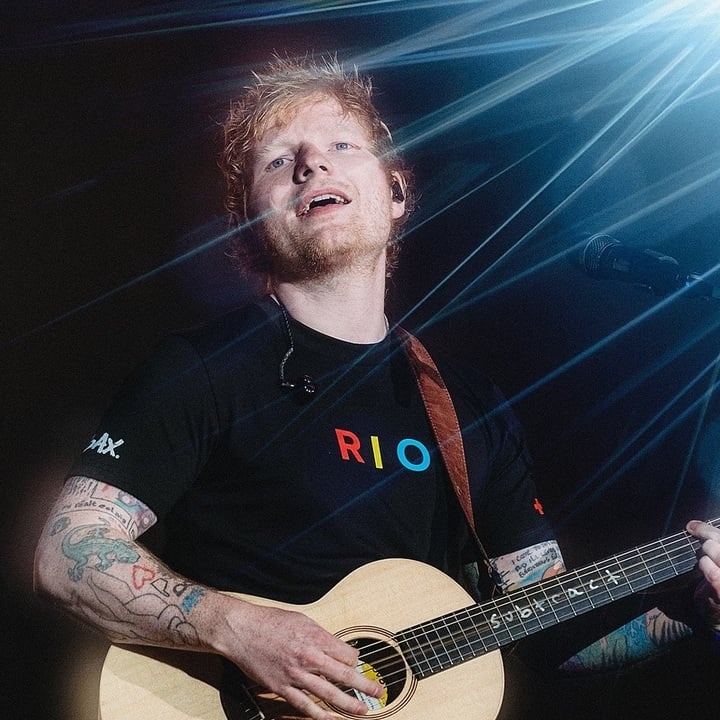 Neste ano, Ed Sheeran  foi uma das grandes atrações do Rock in Rio. Ele é admirado por sua habilidade de misturar pop, folk e baladas românticas, atraindo um público diverso.  Reprodução: Flipar