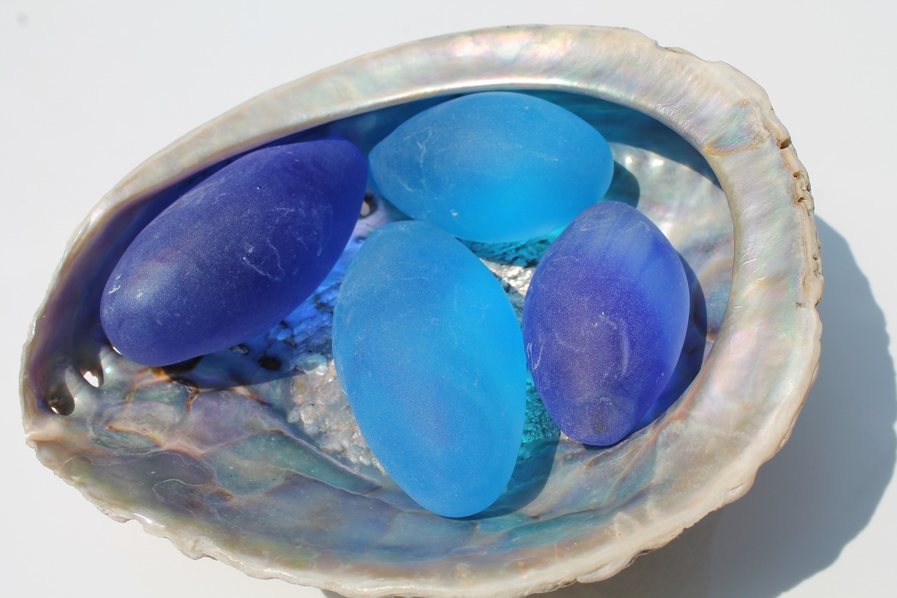 Alguns hospitais e clínicas também disponibilizam o tratamento com a cromoterapia, porém é importante que seja realizado por profissionais e terapeutas treinados e capacitados neste tipo de prática. Reprodução: Flipar