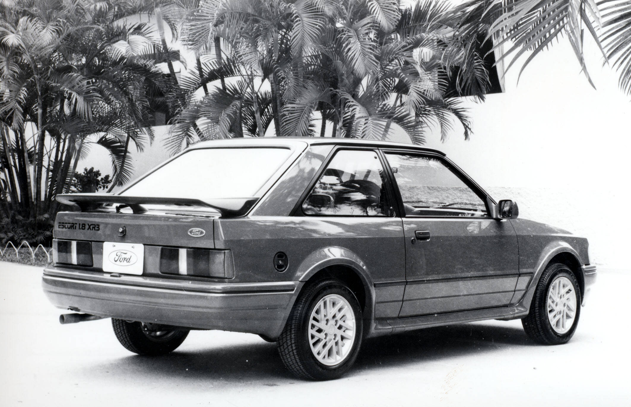 Ford Escort XR3 1.8 1990. Foto: Divulgação e Renato Bellote