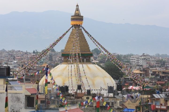 É um país sem litoral, com uma área de 147.181 km² e uma população de cerca de 29 milhões de habitantes. A capital do Nepal é Katmandu.