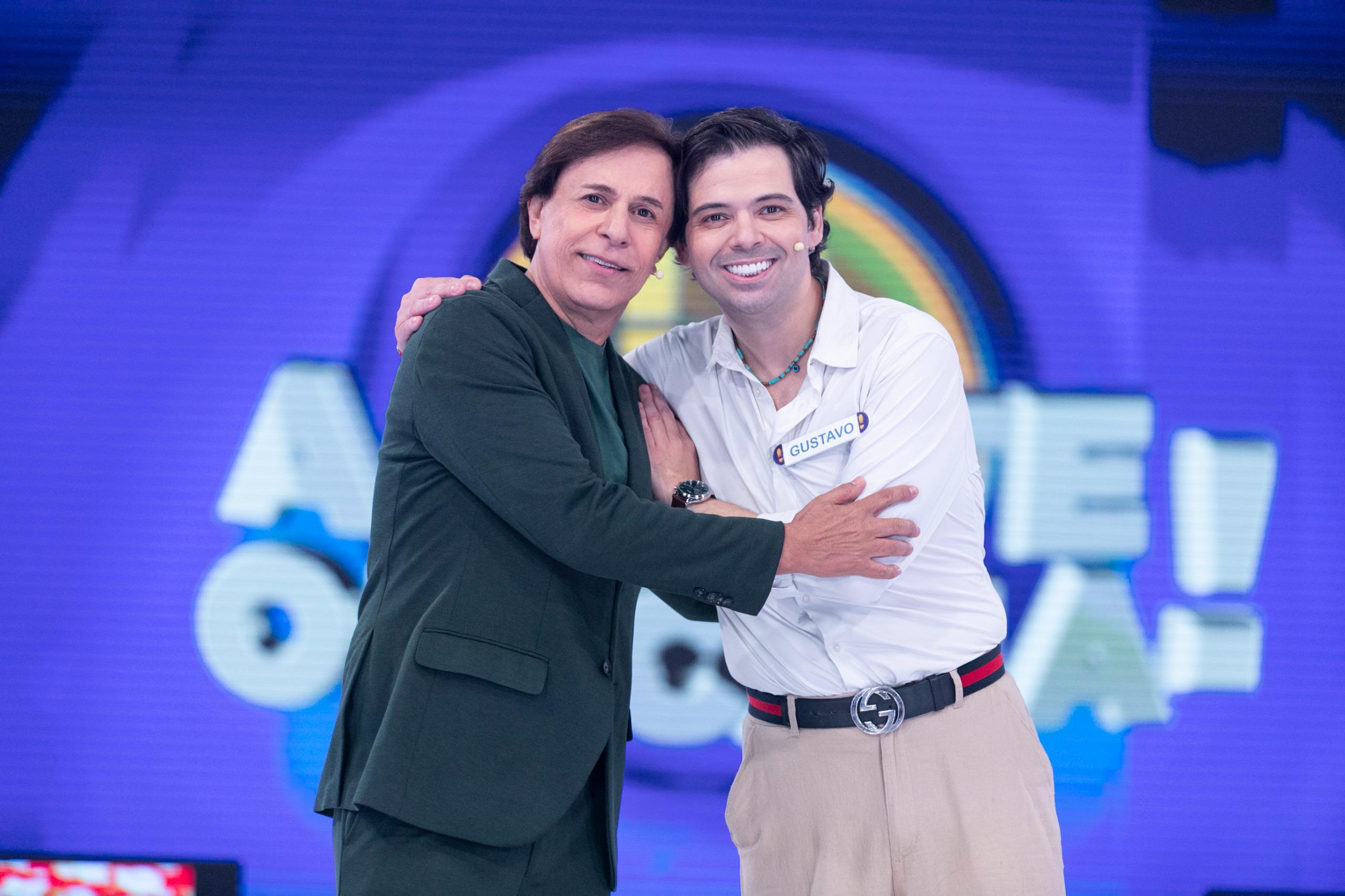 O comediante Gustavo Mendes com o apresentador Tom Cavalcante. Foto: Reprodução