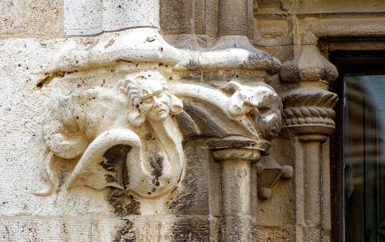 Fundada pelos romanos em 138 a.C., Valência tem uma história marcada por influências romanas, muçulmanas e cristãs, refletidas em sua arquitetura e cultura. Reprodução: Flipar
