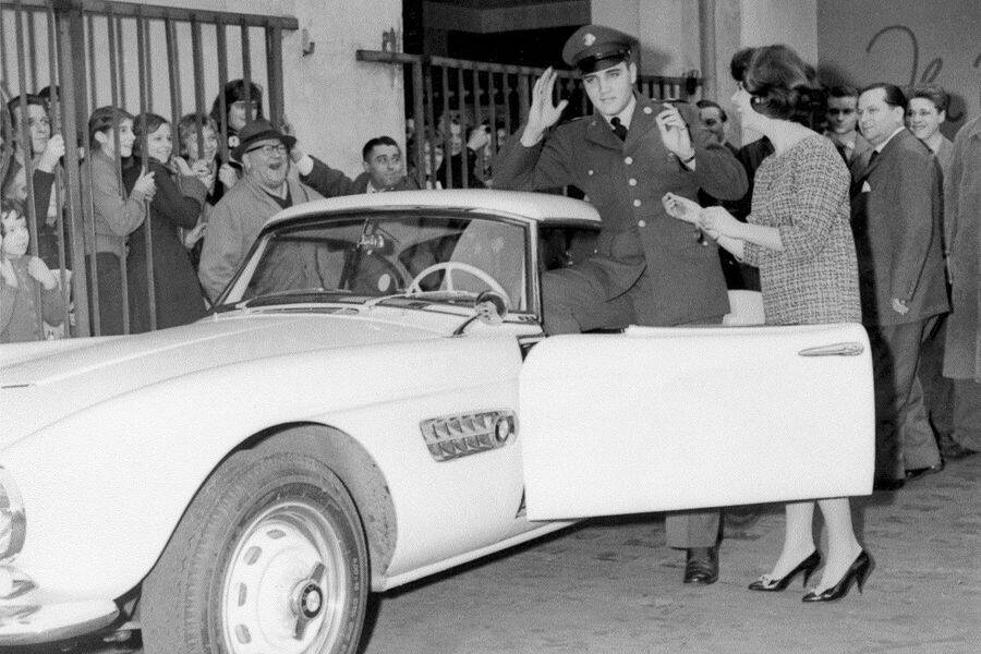 Elvis Presley comprou um BMW 507 quando esteve na Alemanha servindo o exército norte-americano. Após décadas desaparecido, conversível foi encontrado e restaurado.. Foto: Divulgação/BMW