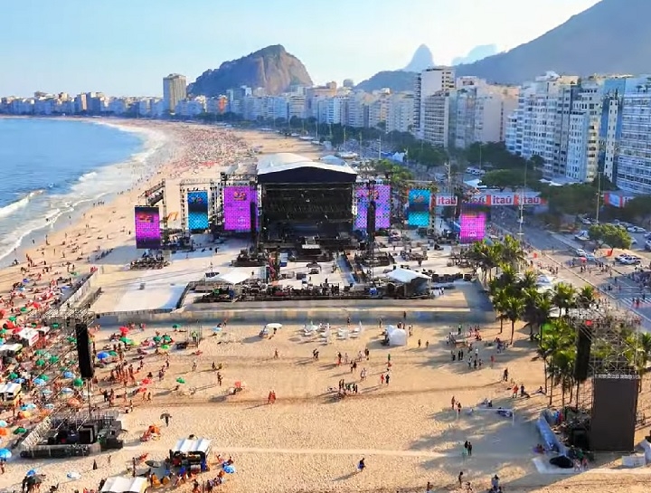 O palco montado na Praia de Copacabana para o show da Madonna será o maior de sua turnê mundial. Ele será o dobro dos usados nos shows em arenas e estádios na Europa e América do Norte, por exemplo. Reprodução: Flipar