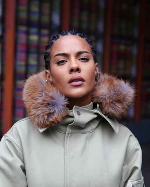 O jornal Extra publicou que o ex-patrão do café recorda com carinho a dedicação da ex-funcionária. “Ela sempre foi atenciosa, tinha brilho no olhar e tratava todo cliente com carinho. Não me surpreende o sucesso que conquistou na TV”, afirmou.
 Reprodução: Flipar