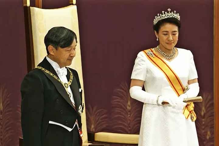 O imperador representa tradições culturais e realiza rituais cerimoniais, mas as decisões governamentais ficam a cargo do Parlamento e do Primeiro-Ministro.
 Reprodução: Flipar