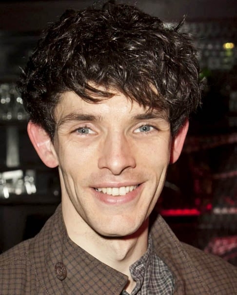 Colin Morgan (Ator)- O irlandês Colin Morgan nasceu em 01/01/1986, na Irlanda do Norte. É conhecido por seu papel como Merlin na série de TV Merlin(2008-2012). Reprodução: Flipar