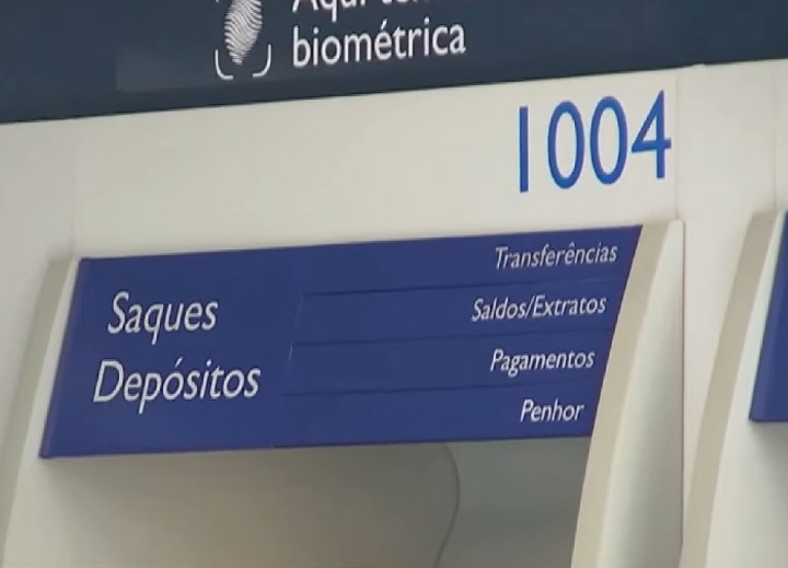 Além disso, os saques podem ser efetuados em casas lotéricas ou em terminais de autoatendimento para aqueles que possuem a senha do Cartão Cidadão.  Reprodução: Flipar