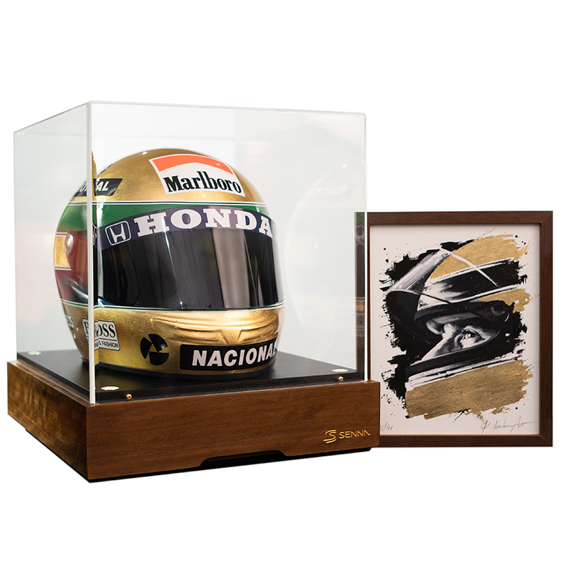 Réplica do capacete de Ayrton Senna folheado a ouro Divulgação