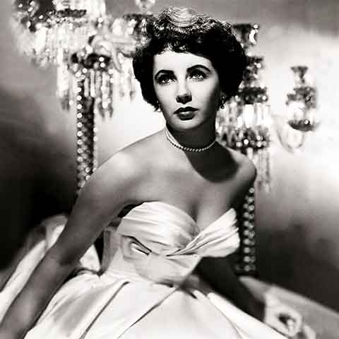 A quarta honraria veio em 1952, por seu trabalho com os figurinos de “Um Lugar ao Sol”, em que vestiu os astros Montgomery Clift e Elizabeth Taylor.

 Reprodução: Flipar