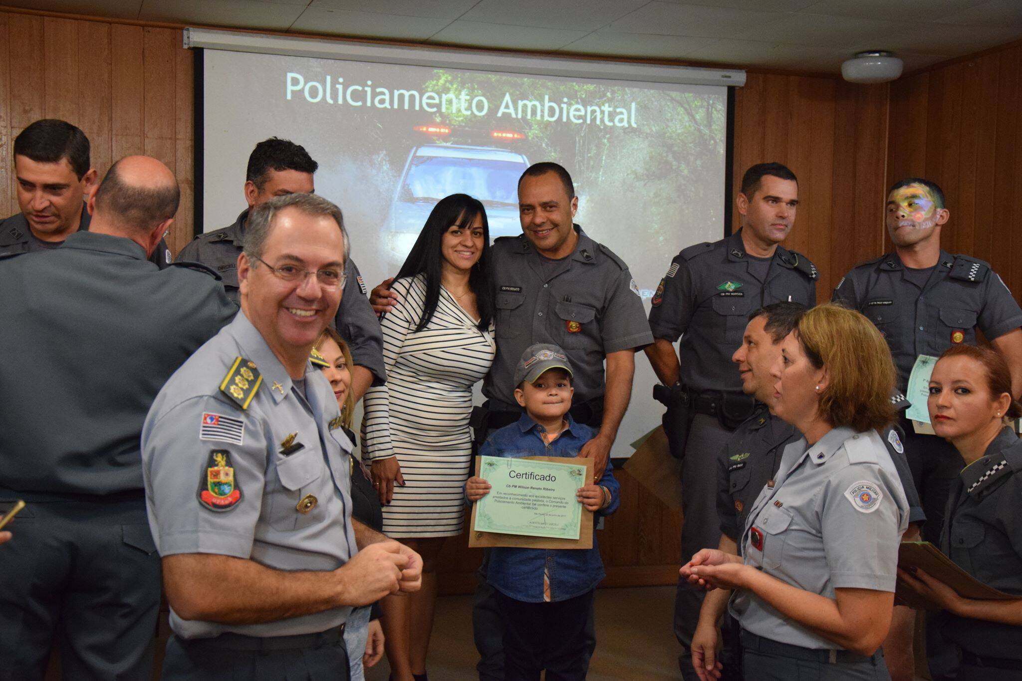 Policiais e jornalistas recebem homenagem da Policia Militar Ambiental. Foto: Divulgação/Polícia Militar Ambiental