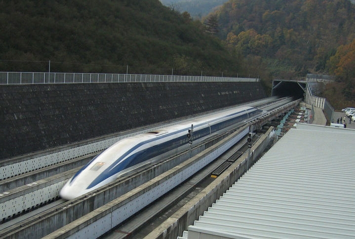 O veículo chinês inclusive já superou o trem-bala Maglev supercondutor do Japão, que viaja a cerca de 603 km/h. Reprodução: Flipar