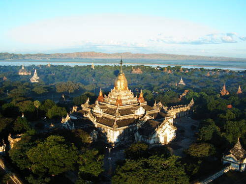 O templo de Ananda. Foto: Bagan Lodge Myanmar/Flickr