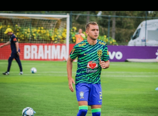 Vitor Gabriel - Lateral-direito de 17 anos do Atlético-MG - Foto: Divulgação/CBF