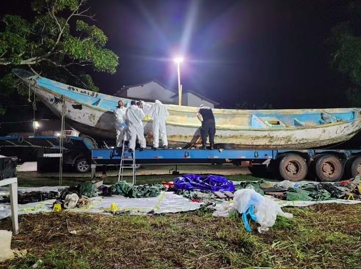 Segundo uma investigação da Polícia Federal, cerca de 25 pessoas estavam no barco que foi encontrado à deriva no Pará com nove corpos.  Reprodução: Flipar