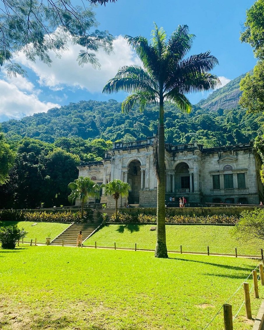 Entrada para o palacete no Parque Lage, no Jardim Botânico, no Rio