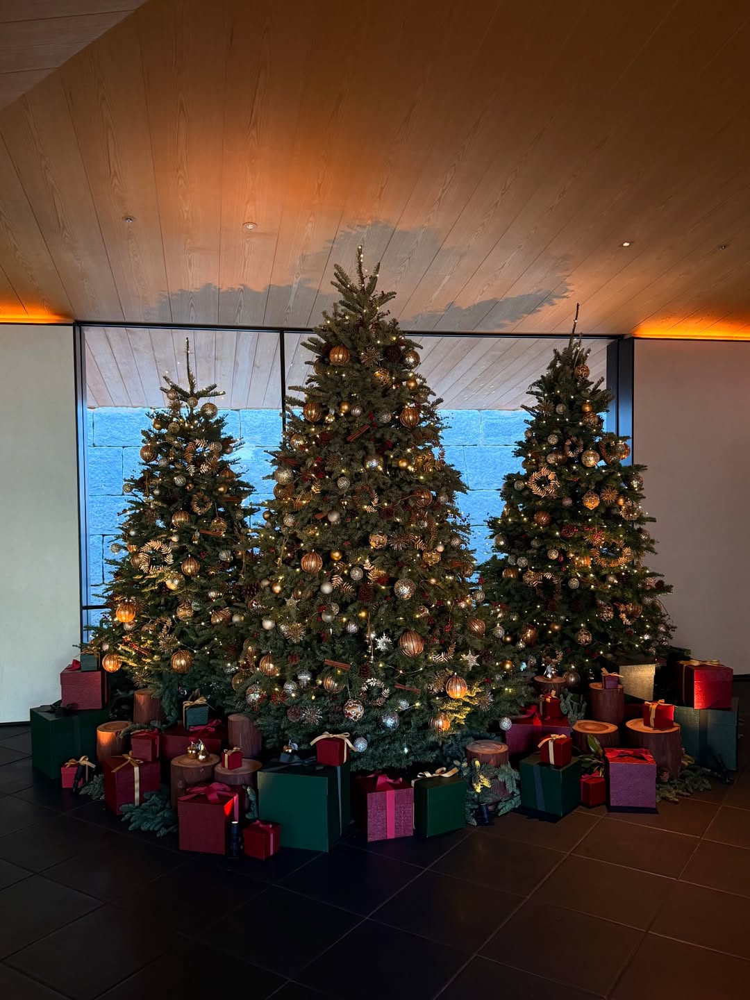 João Guilherme posa sem camisa no Japão e usa cueca do Pikachu. Foto: Instagram