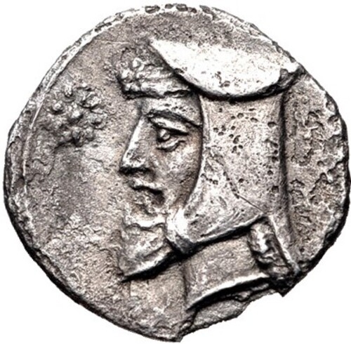 Sátrapa - Governador regional do Império Persa, responsável por administrar províncias em nome do imperador.
Exemplo: Mazaeus, sátrapa de Babilônia durante o reinado de Alexandre, o Grande.

 Reprodução: Flipar