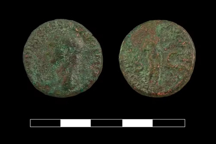 Análises comprovaram que a moeda pertenceu ao período do Imperador Cláudio (41-54 d.C.), o primeiro imperador romano nascido fora da Itália. Reprodução: Flipar