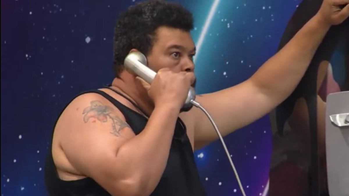 Babu Santana atende ao Big Fone. Foto: Reprodução/TV Globo