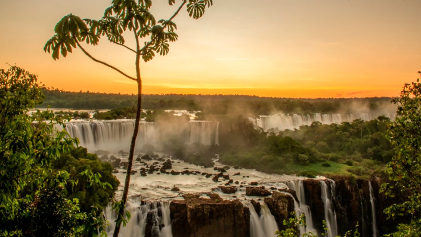 A cidade é muito procurada para turismo devido ao seu maior marco: o Parque Nacional do Iguaçu, onde ficam as famosas cataratas.   Reprodução: Flipar