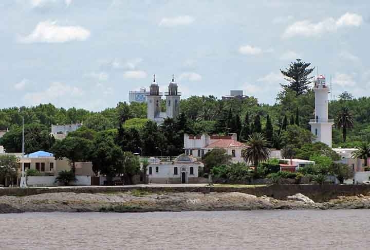 Colônia do Sacramento é uma cidade do Uruguai, capital do departamento de Colônia, que foi fundada em 22 de janeiro de 1680 por Manuel Lobo, então Governador da Capitania Real do Rio de Janeiro, a mando do Império Português no século XVII. A área onde localiza-se a fundação portuguesa faz parte do Centro Histórico, reconhecido pela UNESCO como Patrimônio da Humanidade. Reprodução: Flipar