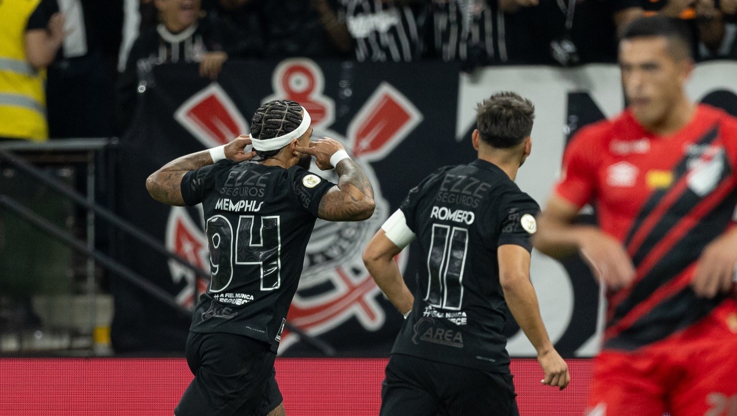 Memphis Depay Rodrigo Coca / Ag. Corinthians