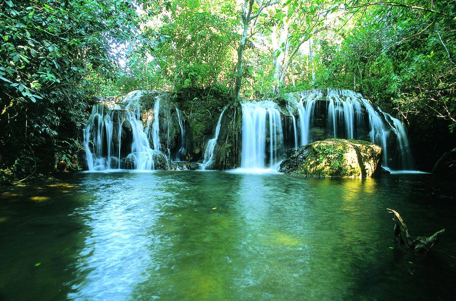 Cachoeira da Estância Mimosa é uma das mais visitadas em Bonito. Foto: Divulgação/ Portal Bonito
