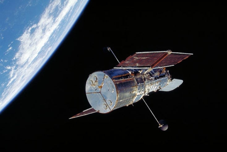 O Hubble foi programado para ficar a uma altitude de cerca de 540 km da superfície do planeta Terra. 
 Reprodução: Flipar