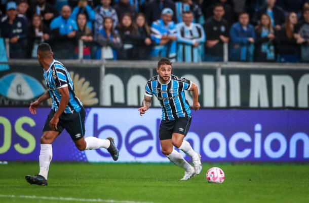 O Grêmio está na quarta posição com 44 pontos e mira seguir dentro da zona de classificação para a Copa Libertadores. No meio de semana, o time perdeu para o Athletico-PR em Porto Alegre e vive um momento ruim - Foto: Lucas Uebel/Grêmio