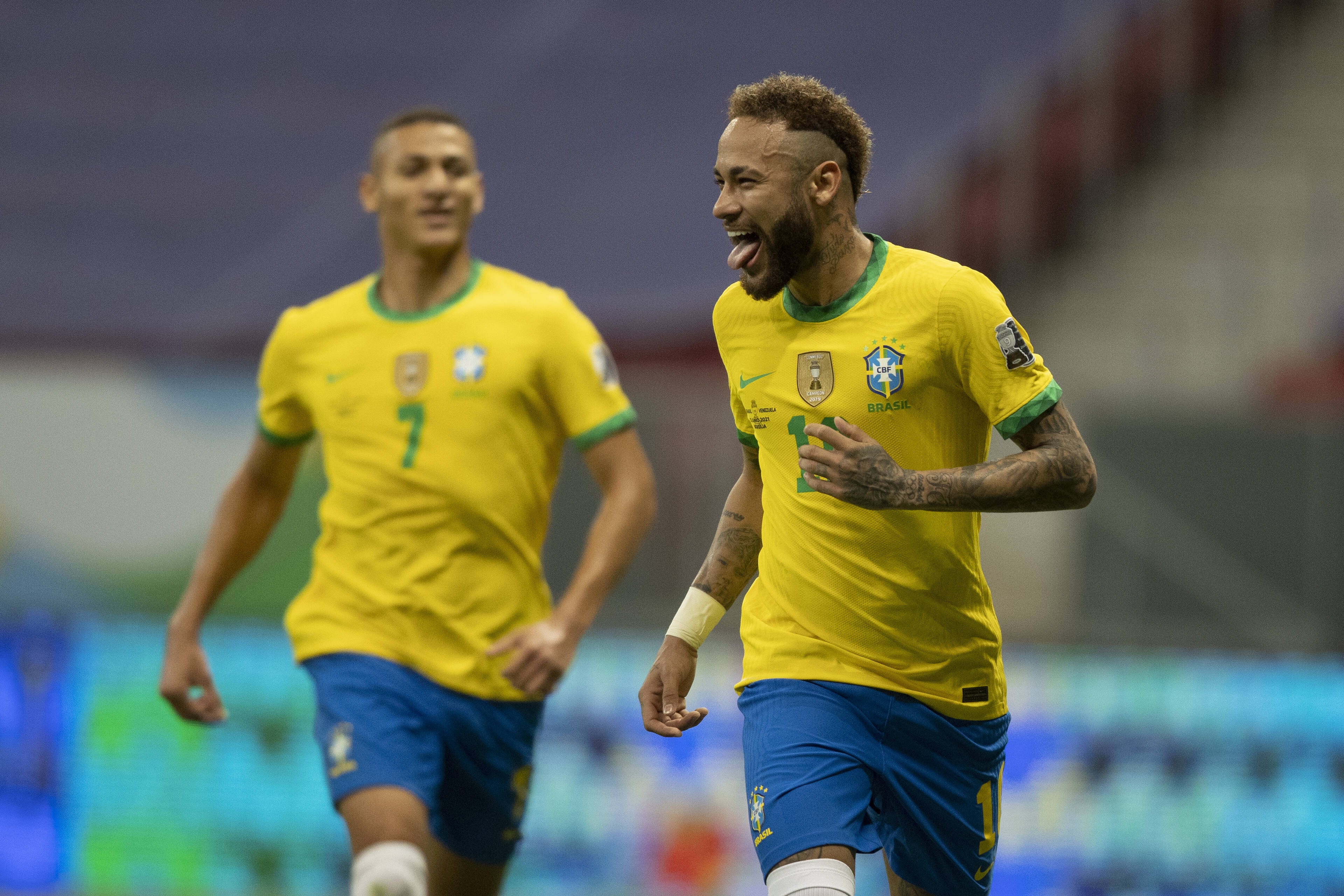 Neymar pode igualar Pelé? Fifa e CBF divergem, mas craque quer badalar  marca; entenda critérios