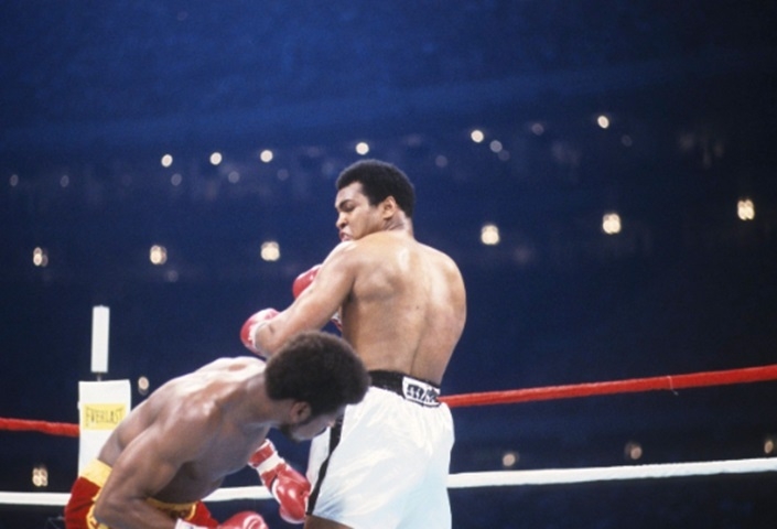 Na revanche, ainda em 1978, venceu Leon Spinks também por decisão e recuperou o título mundial peso-pesado da The Ring e da WBA. Reprodução: Flipar