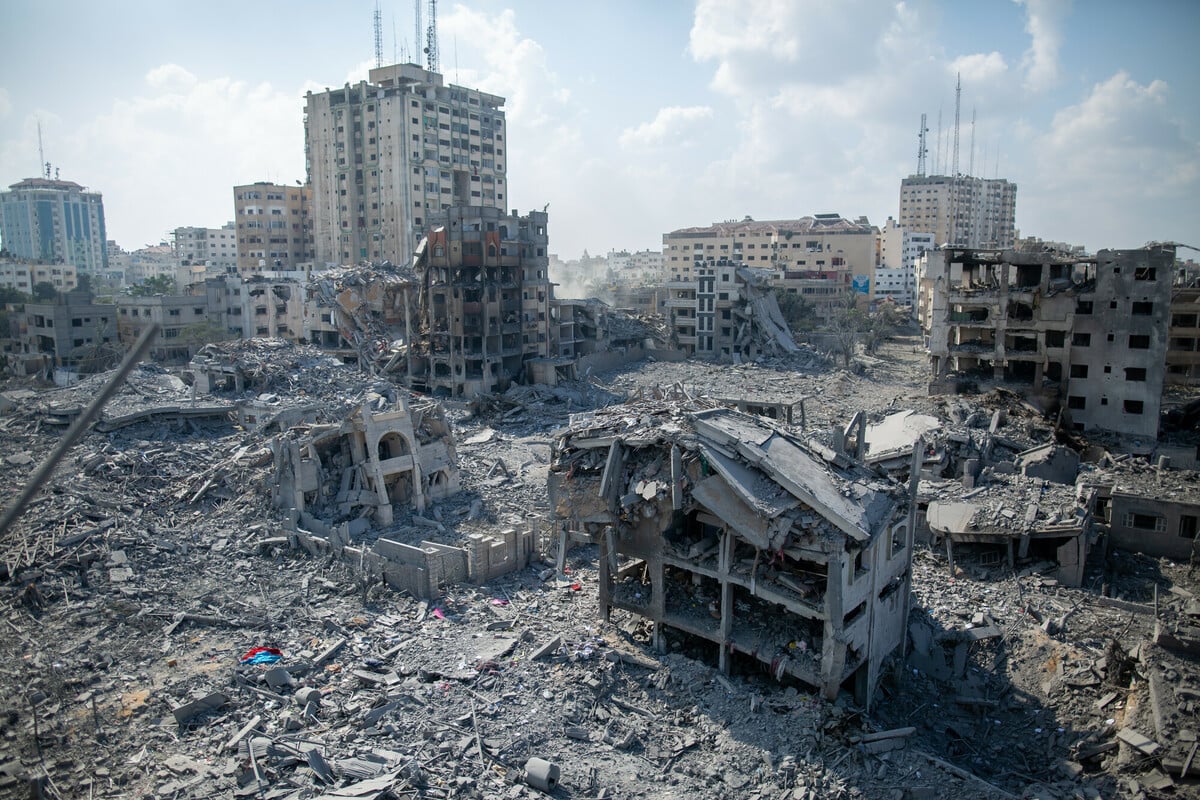 A severa destruição na área de Al Remal em Gaza causada pelos ataques aéreos israelenses
