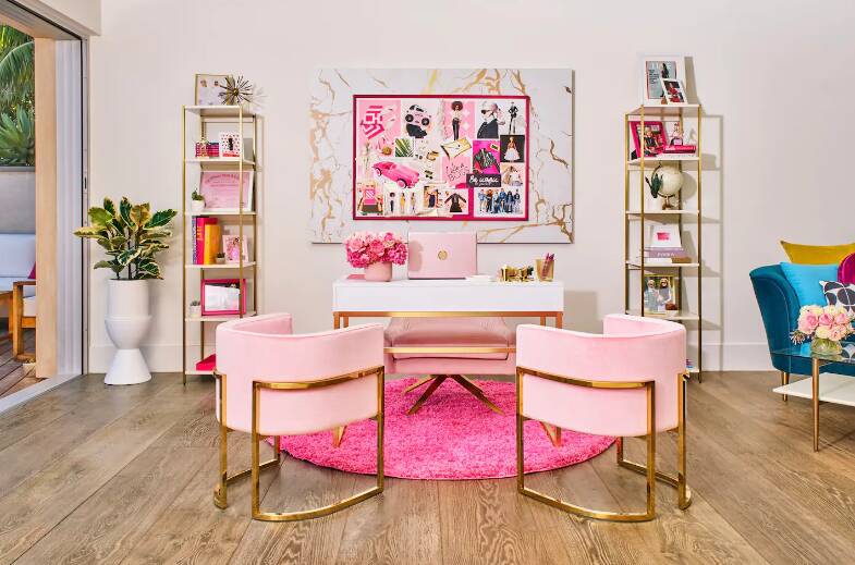 Sala na Casa da Barbie. Foto: Divulgação/ Airbnb