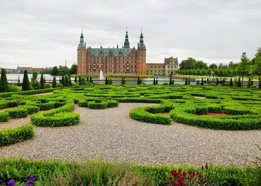 O Palácio de Frederiksborg, em Hillerod, na Dinamarca. Foto: Reprodução/Instagram 04.04.2023