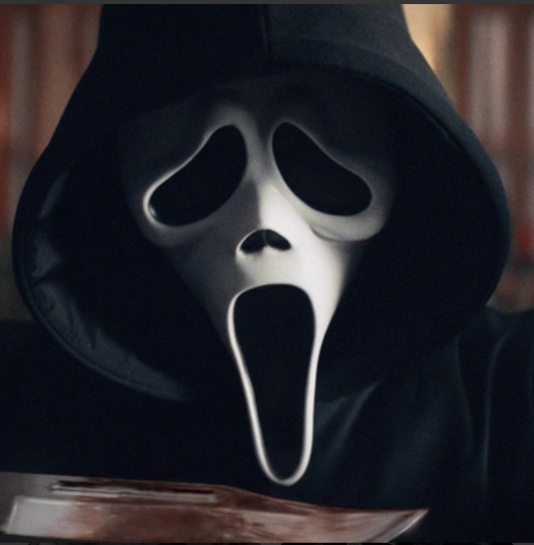 Aret Mazmanyan usou a narrativa da obra como “inspiração” para enviar mensagens agressivas ao cineasta e também à equipe, agindo como se ele fosse o Ghostface.