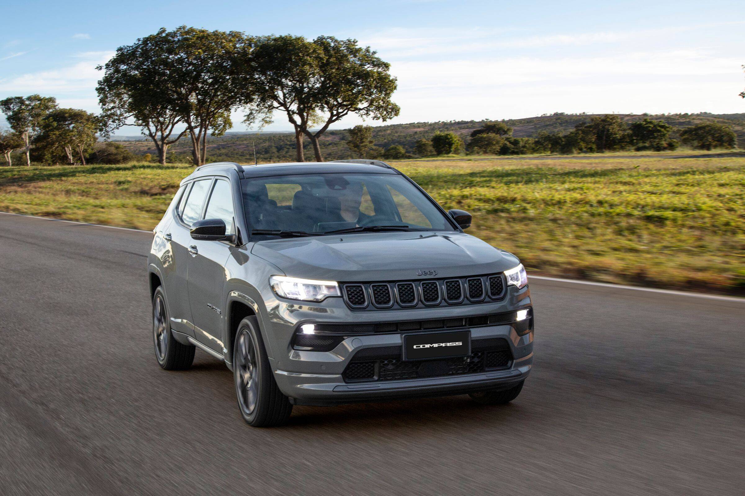 Jeep Compass S 2022: versão agora passa a estar disponível apenas com o novo motor turbo flex, de até 185 cv. Foto: Divulgação